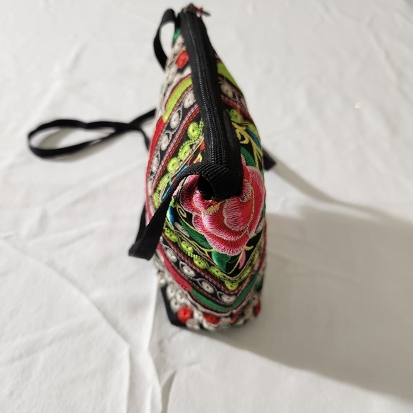 Women's Detail Floral Embroidered Black Small Crossbody Shoulder Bag Lightweight - Picture 6 of 16